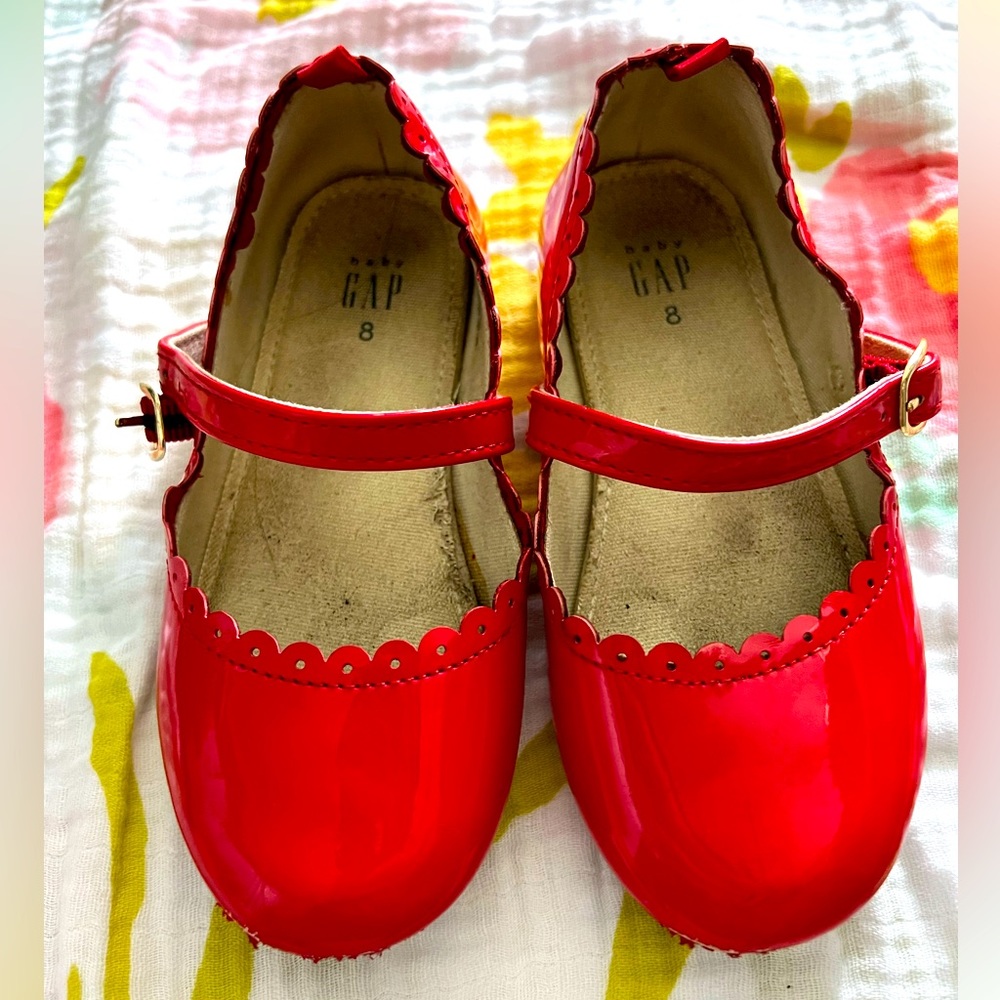 Red patent GAP girls dress shoes with buckle strap Toddler size 8